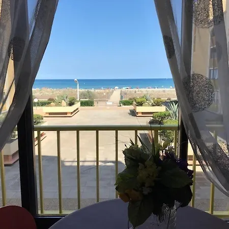 Avec Loggia, 4 Pers, A 50m, Commerces A 150m, Proche Aqualand - Fr-1-81-231 * Leucate